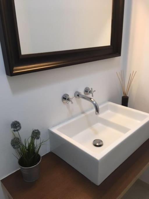 Charming Suite Private Wc & Balcony Lisbon Exterior photo
